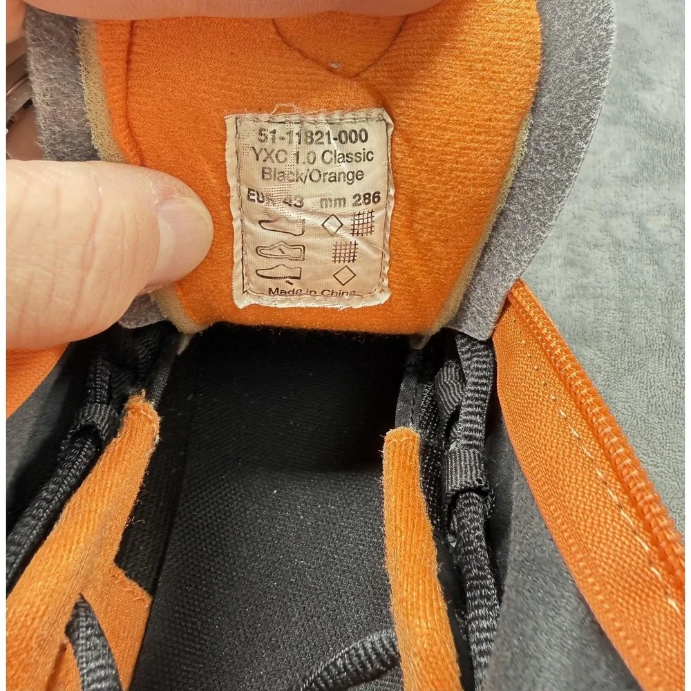 Yoko YXC 1.0 Cross Country Ski Boots Mens EU 43 (28.5 Mondo) Black Orange Gloves